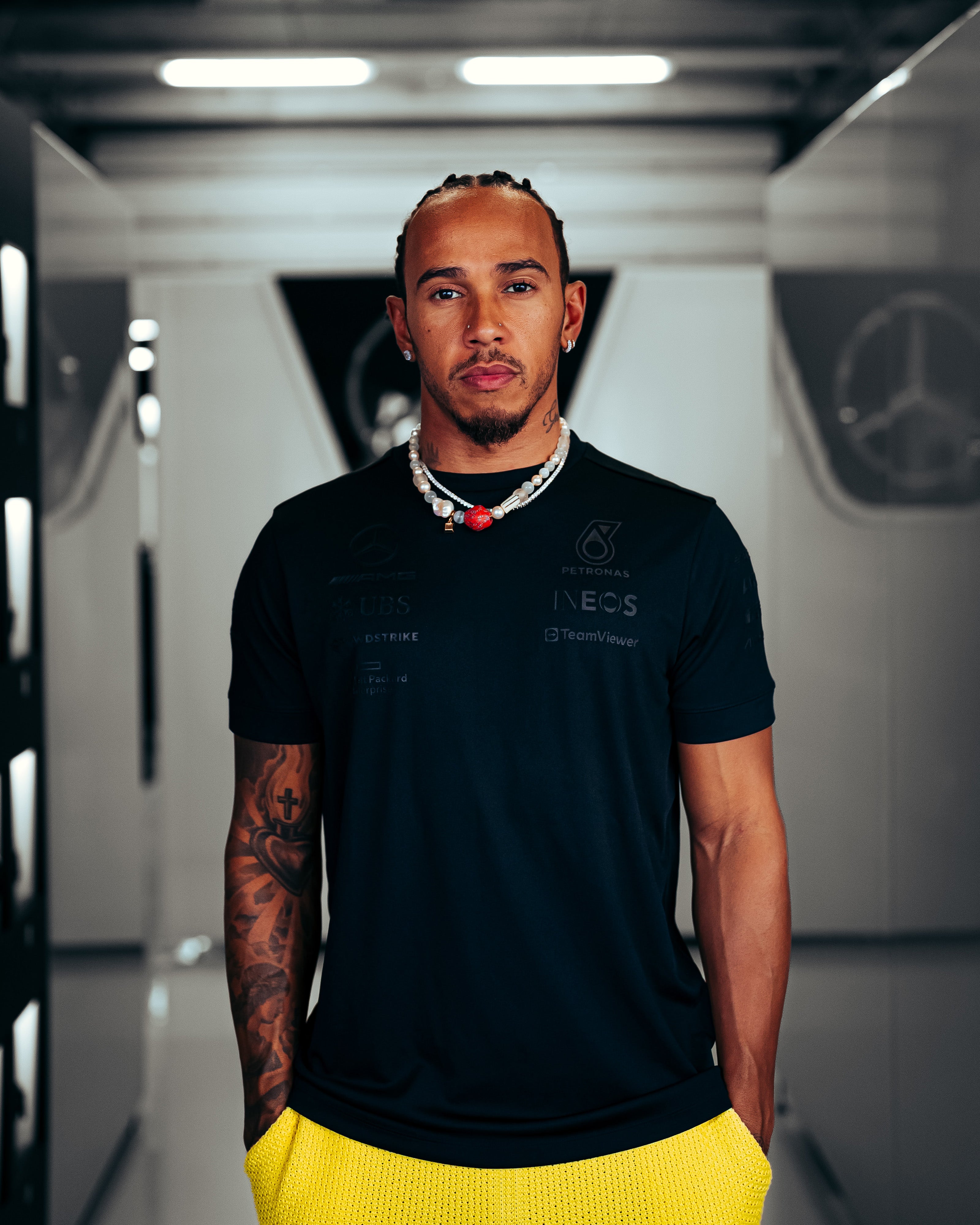 efterskrift Start Lægge sammen Mens 2023 Team Stealth Tee Black | Official Mercedes-AMG PETRONAS F1 Team  Store