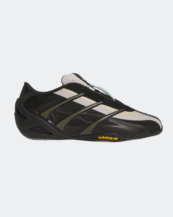 adidas para Bad Bunny x Mercedes-AMG F1 Adi Racer GT Brown