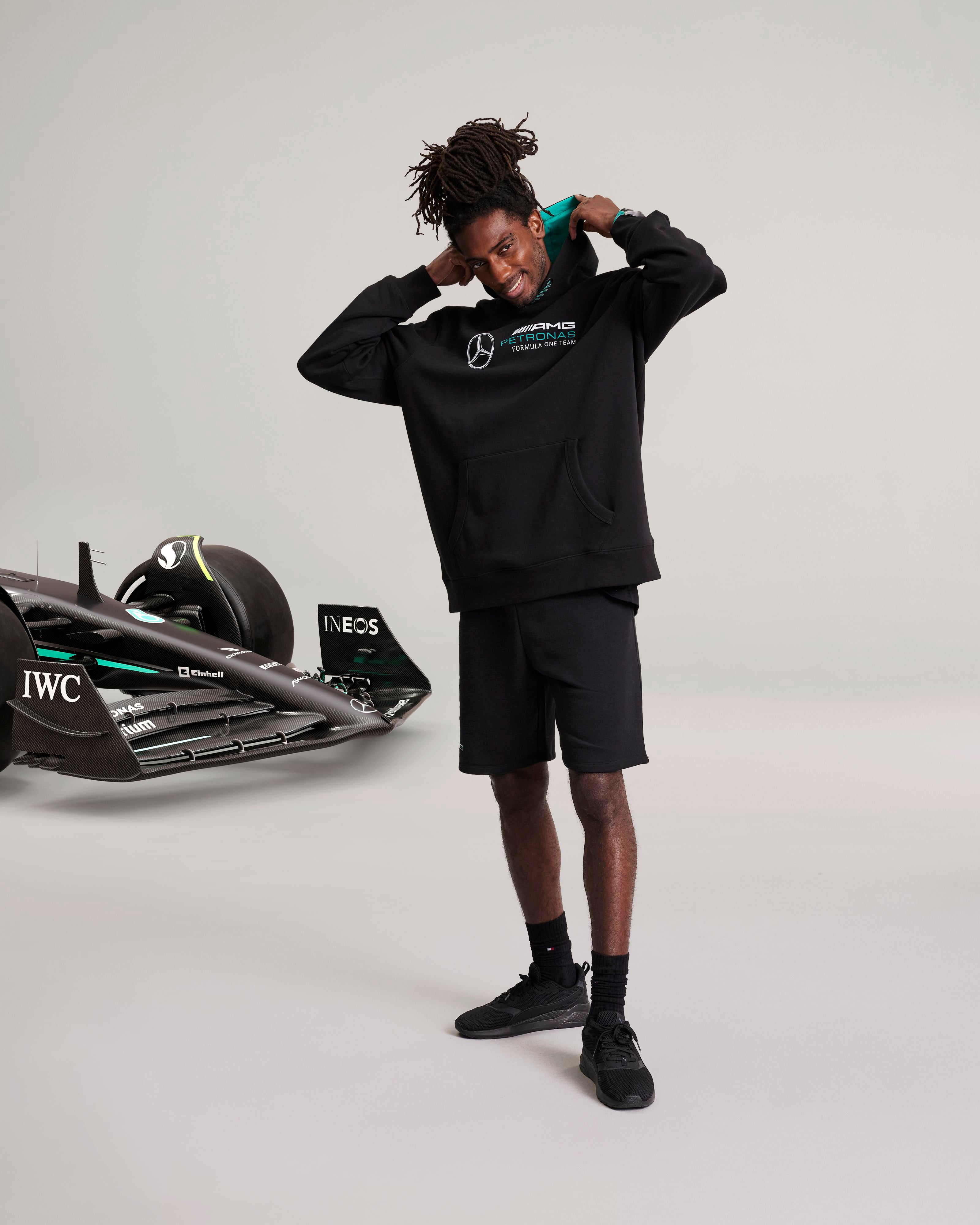 Logo Hooded Sweat Black | Official Mercedes-AMG PETRONAS F1 Team Store