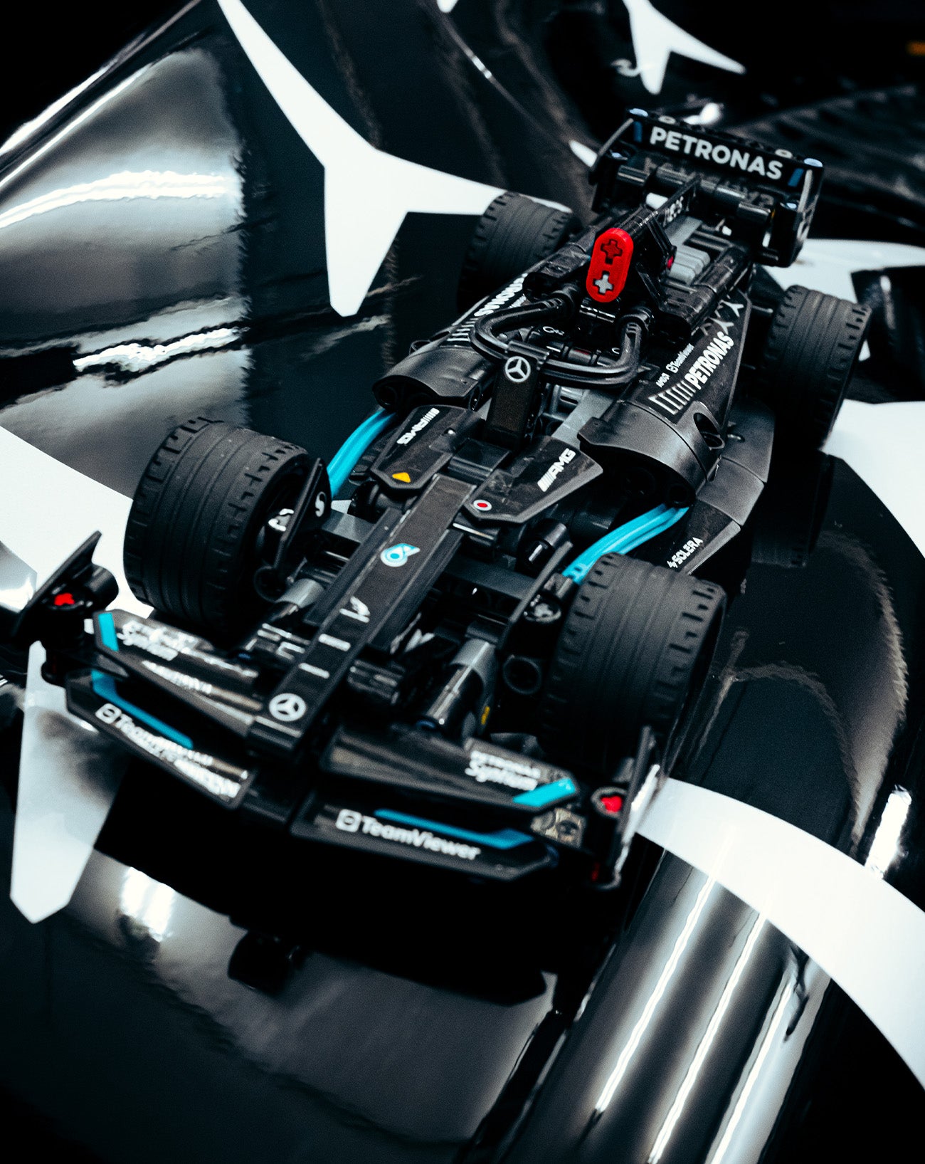 shop.mercedesamgf1.com/cdn/shop/files/CTA_Lego_bd8