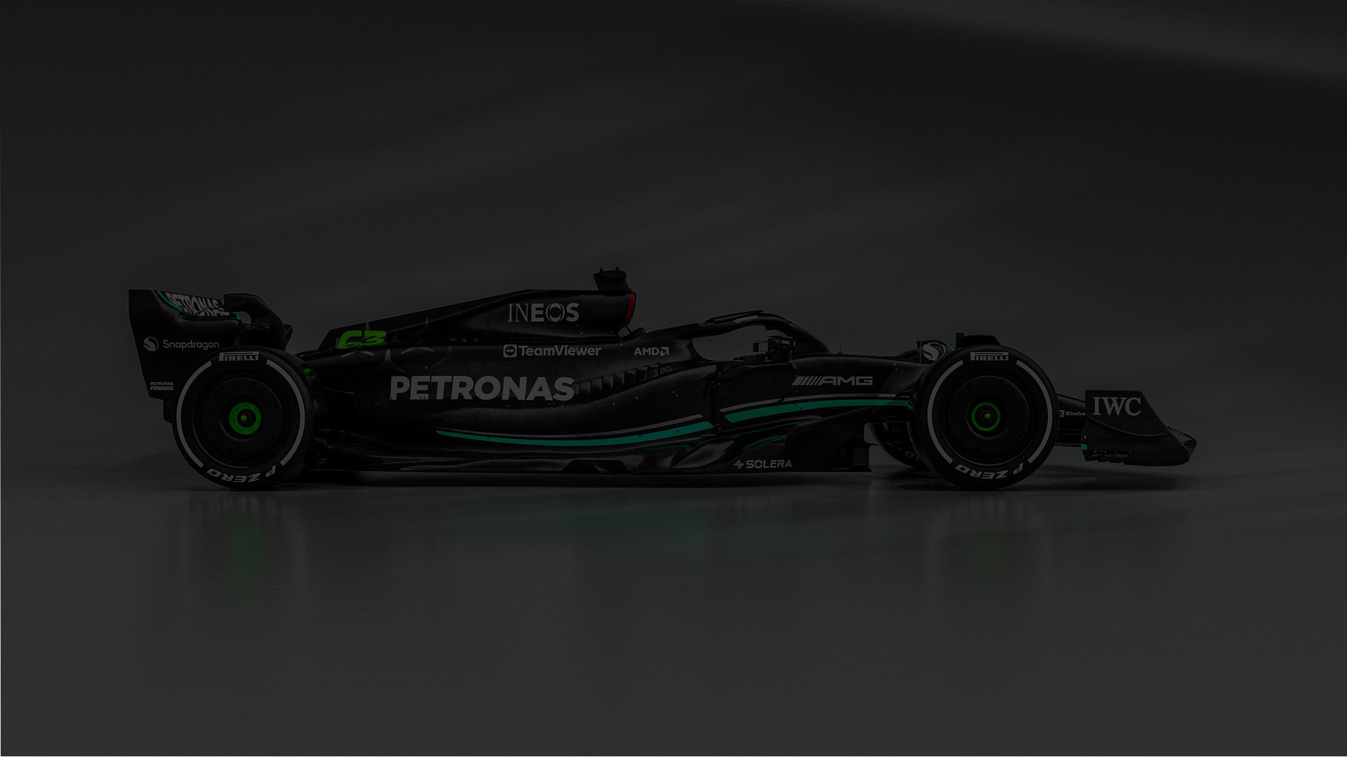 Mercedes AMG Petronas Formula One Team - Official Formula 1 Merchandise -  2022 Team Polo - White - S