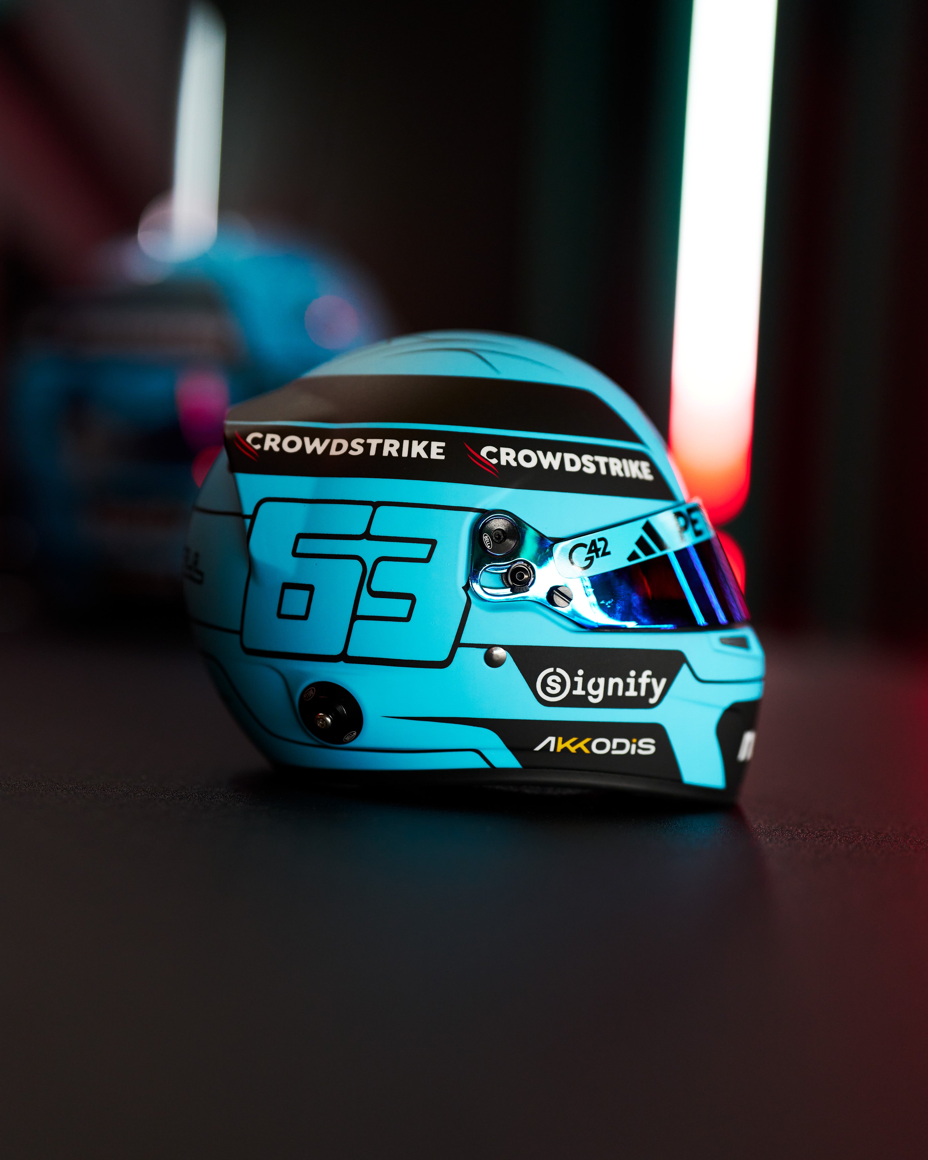 George Russell 2025 Mini Bell Helmet Replica 1:2 | Official Mercedes ...