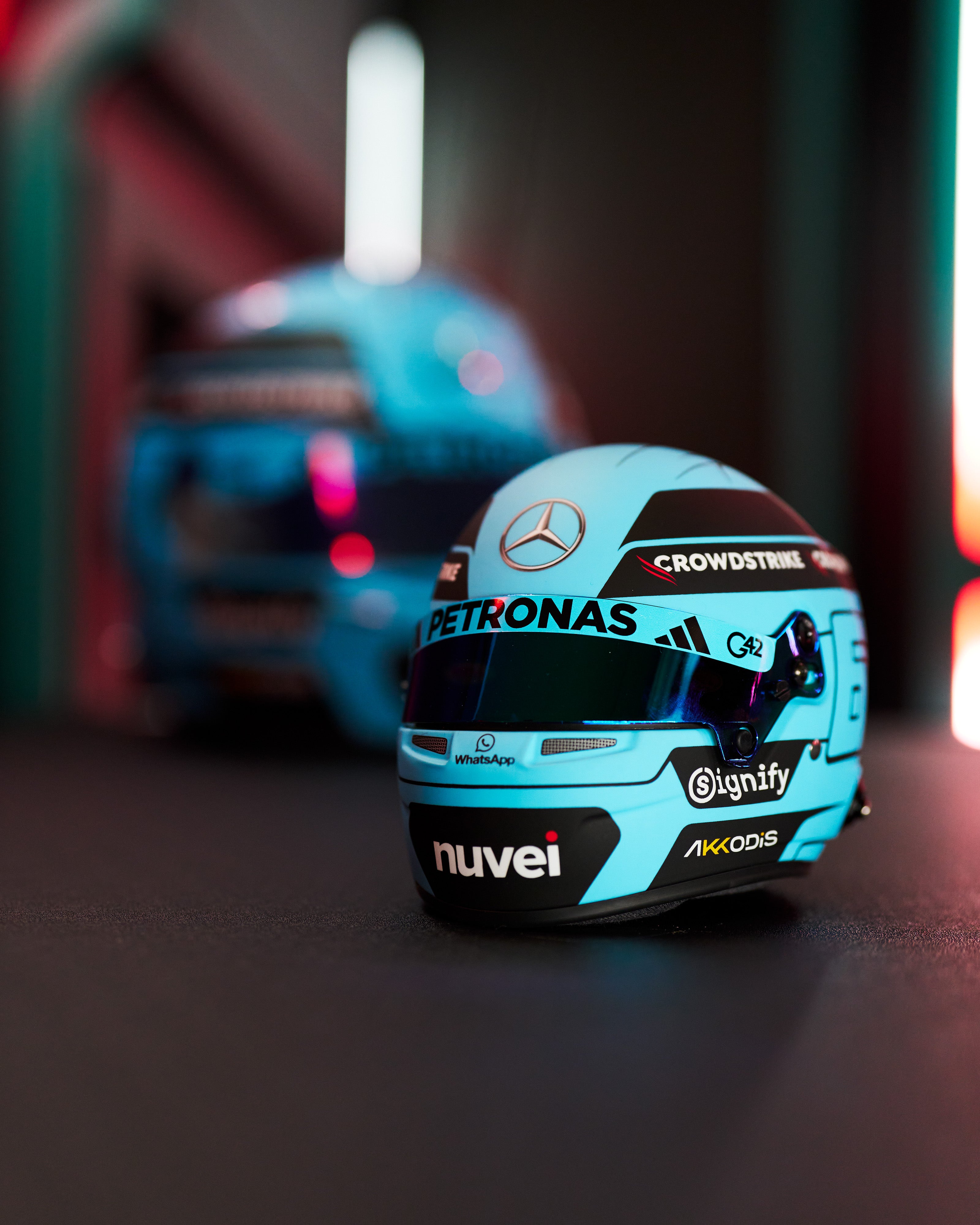 George Russell 2025 Mini Bell Helmet Replica 1:2