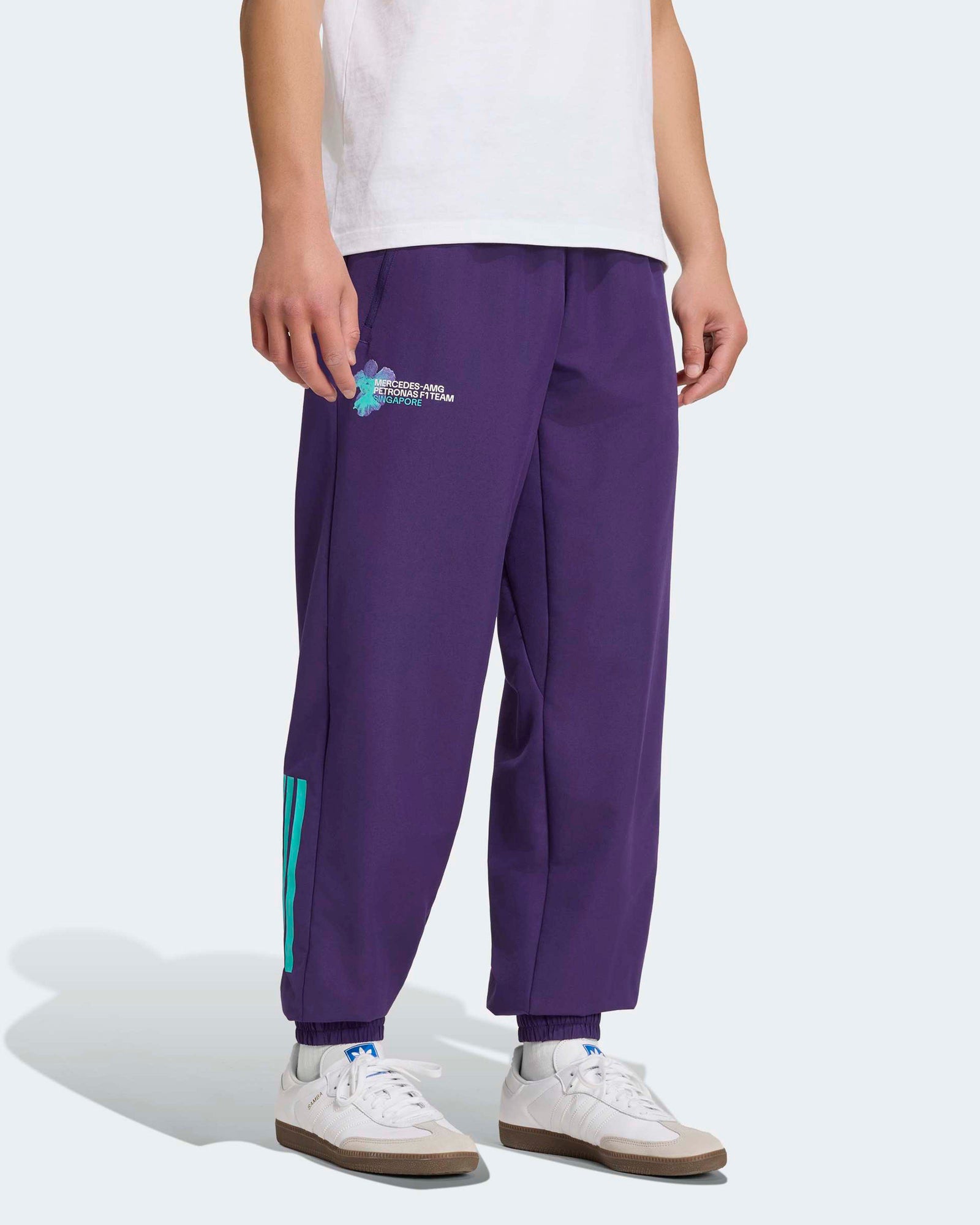This model is 6'1'' and wears size M