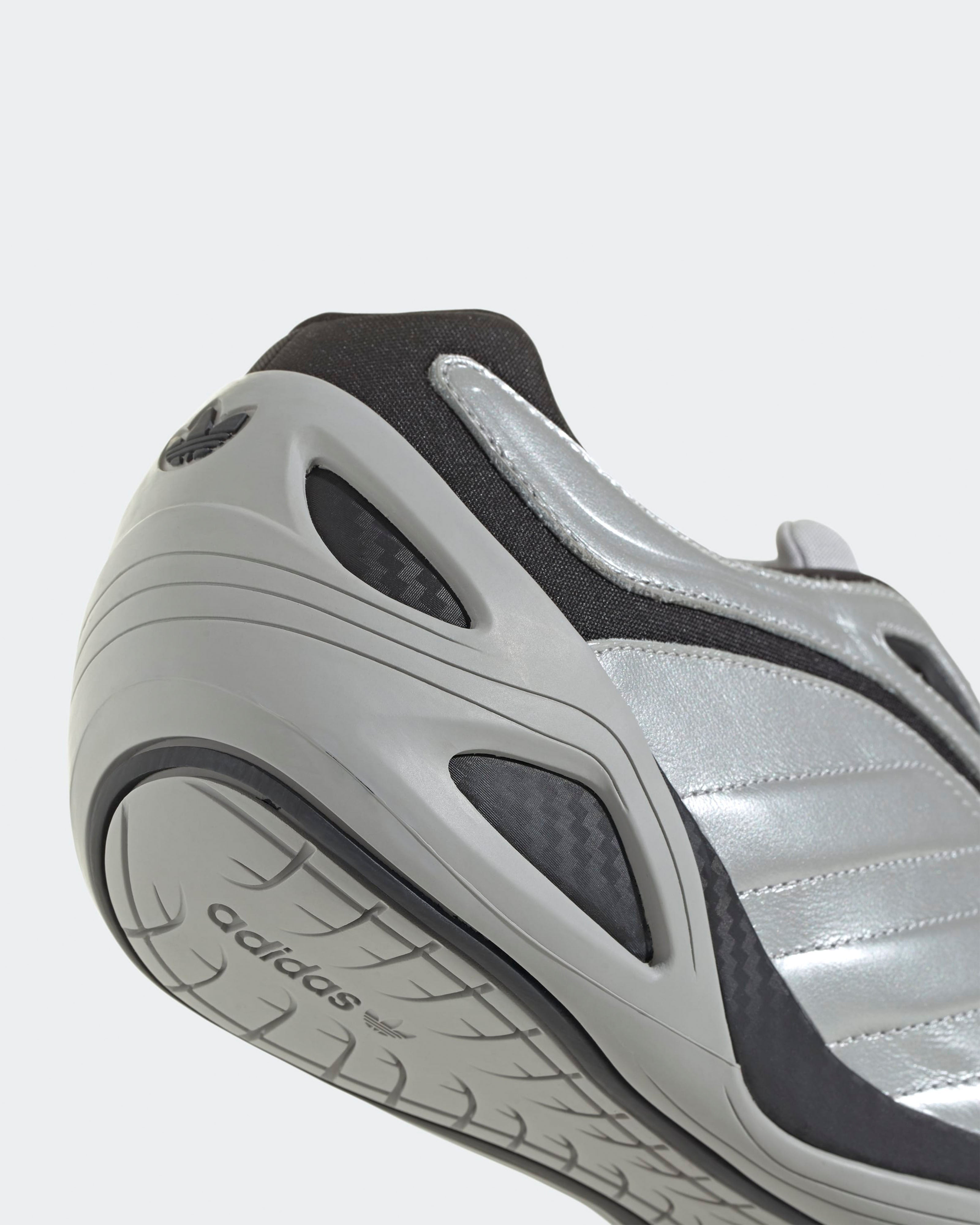 国内配送 adidas ADIRACER GT MER MATTE SILVER/C.BLACK/GREY adidas Buty Adiracer GT Mercedes - Srebrny | adidas Poland