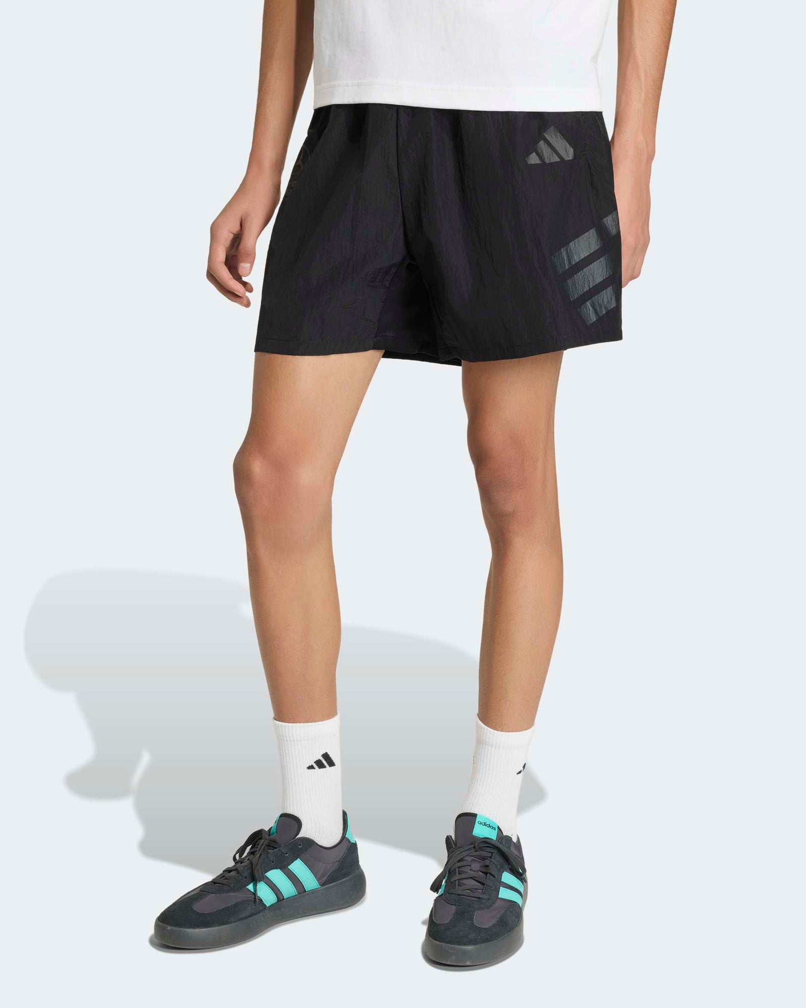 This Model is 6'2'' and wears size M