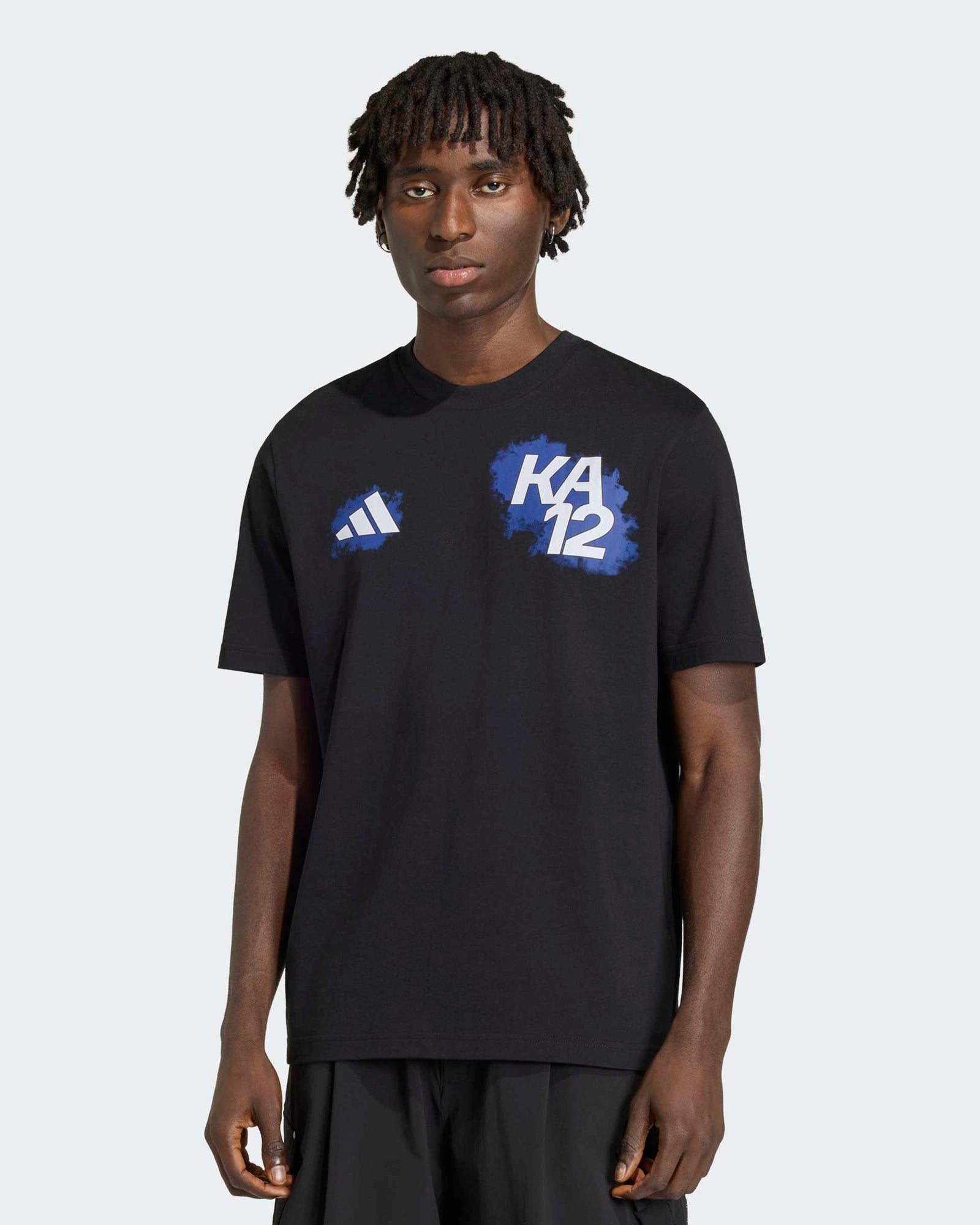 This Model is 6'0'' and wears size M