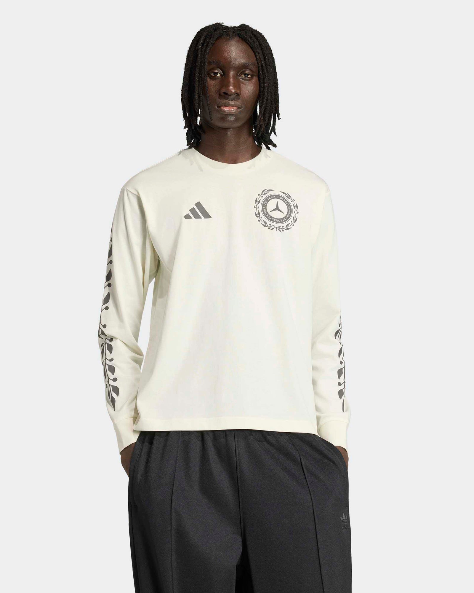 This Model is 6'1'' and wears size M