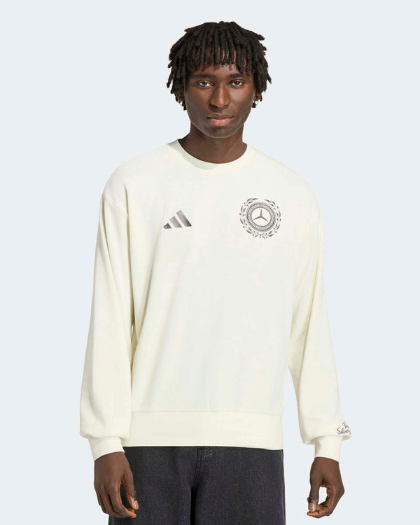 This Model is 6'0'' and wears size M