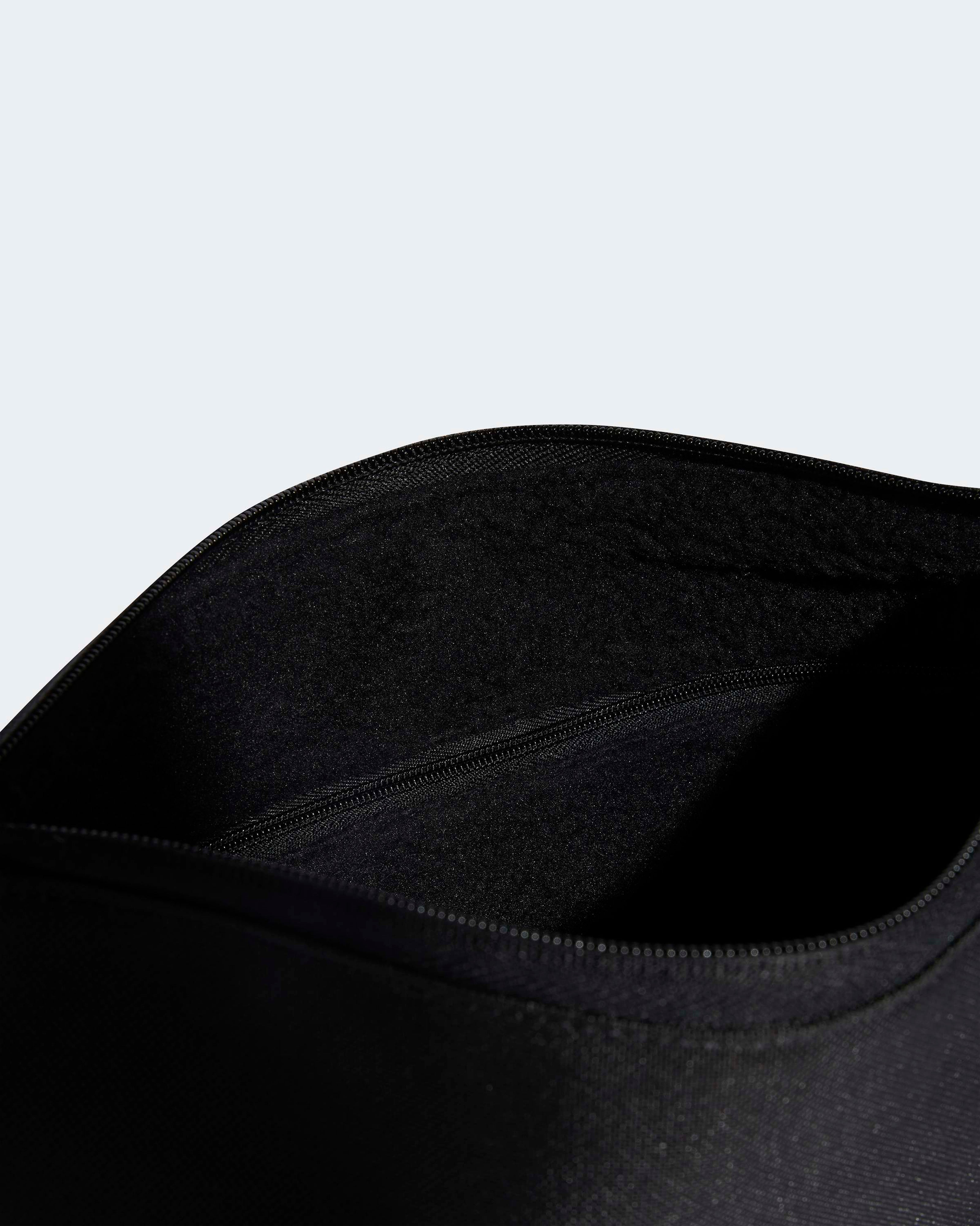 Mercedes-AMG PETRONAS F1 Team DNA Washbag – Black | 2026 Official