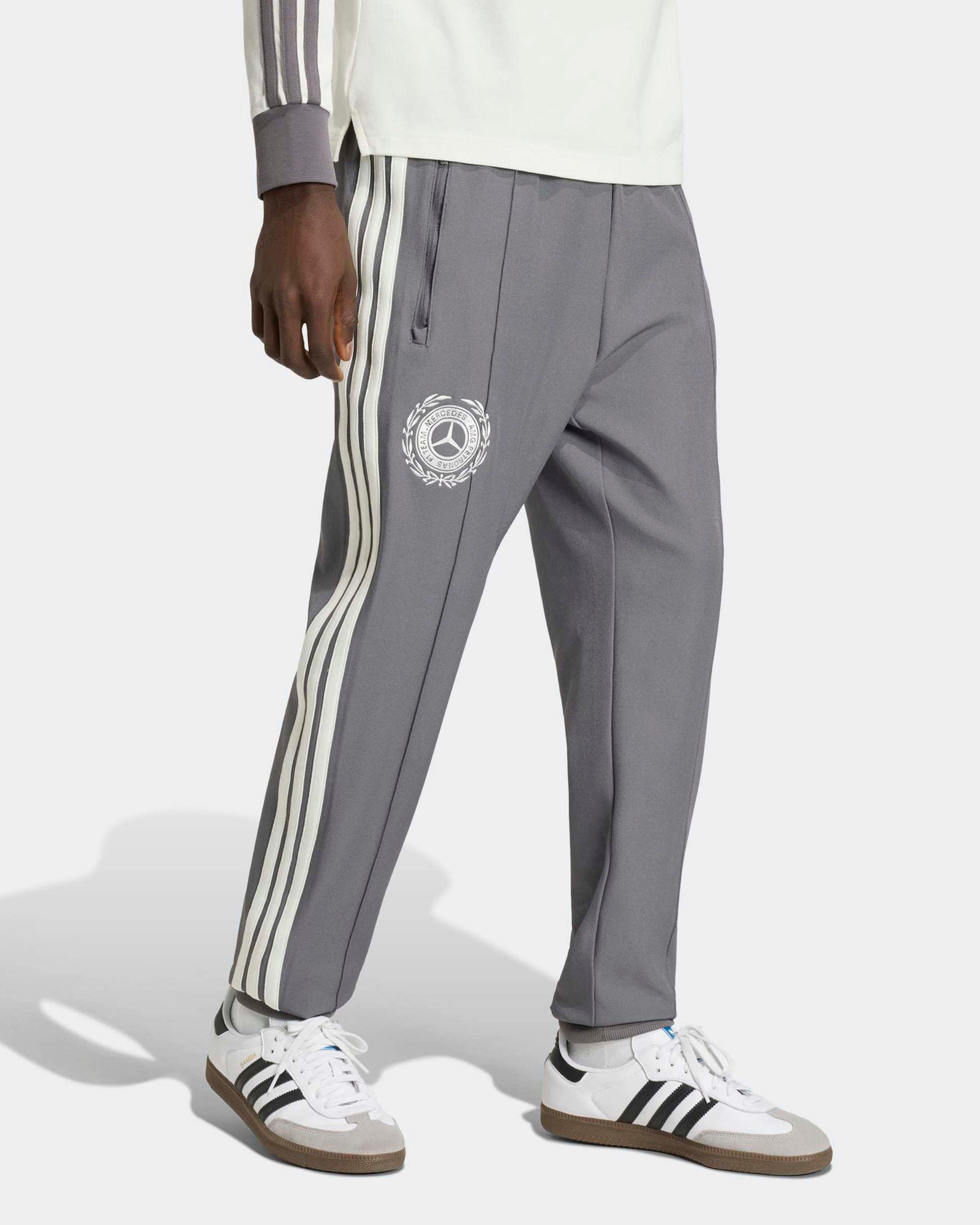 This Model is 6'0'' and wears size M