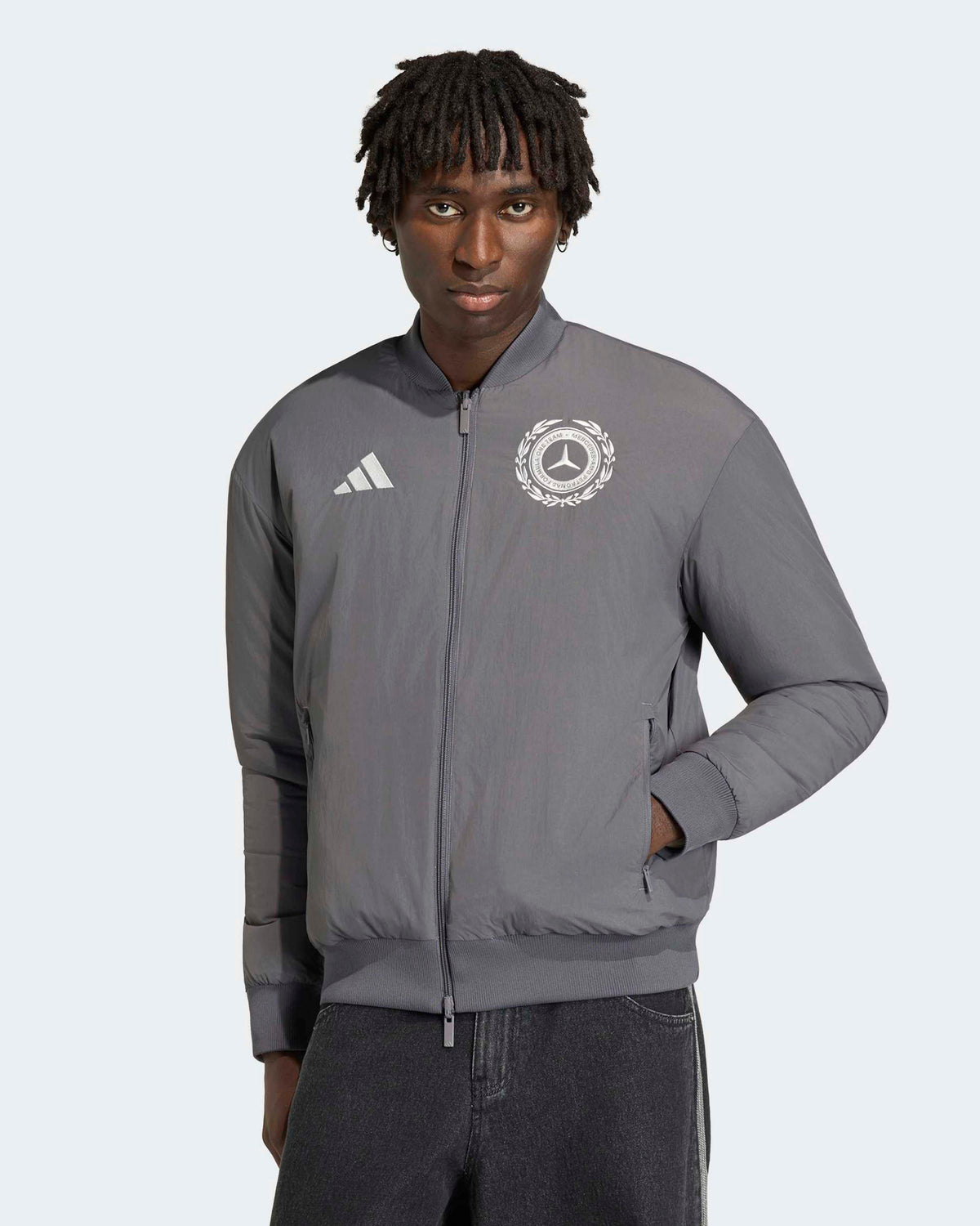 KR3572_2_APPAREL_On_Model_Stan 