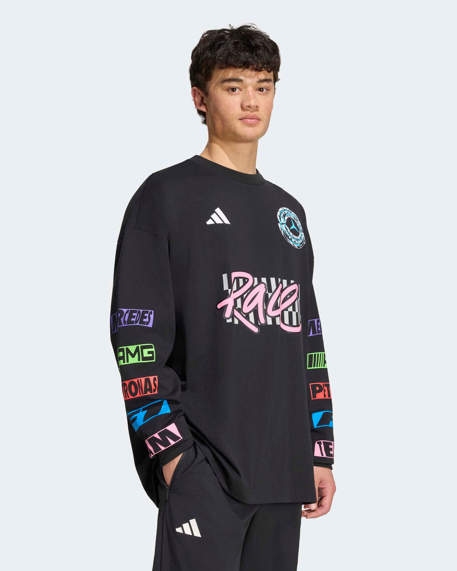 This model is 6' and wears size M