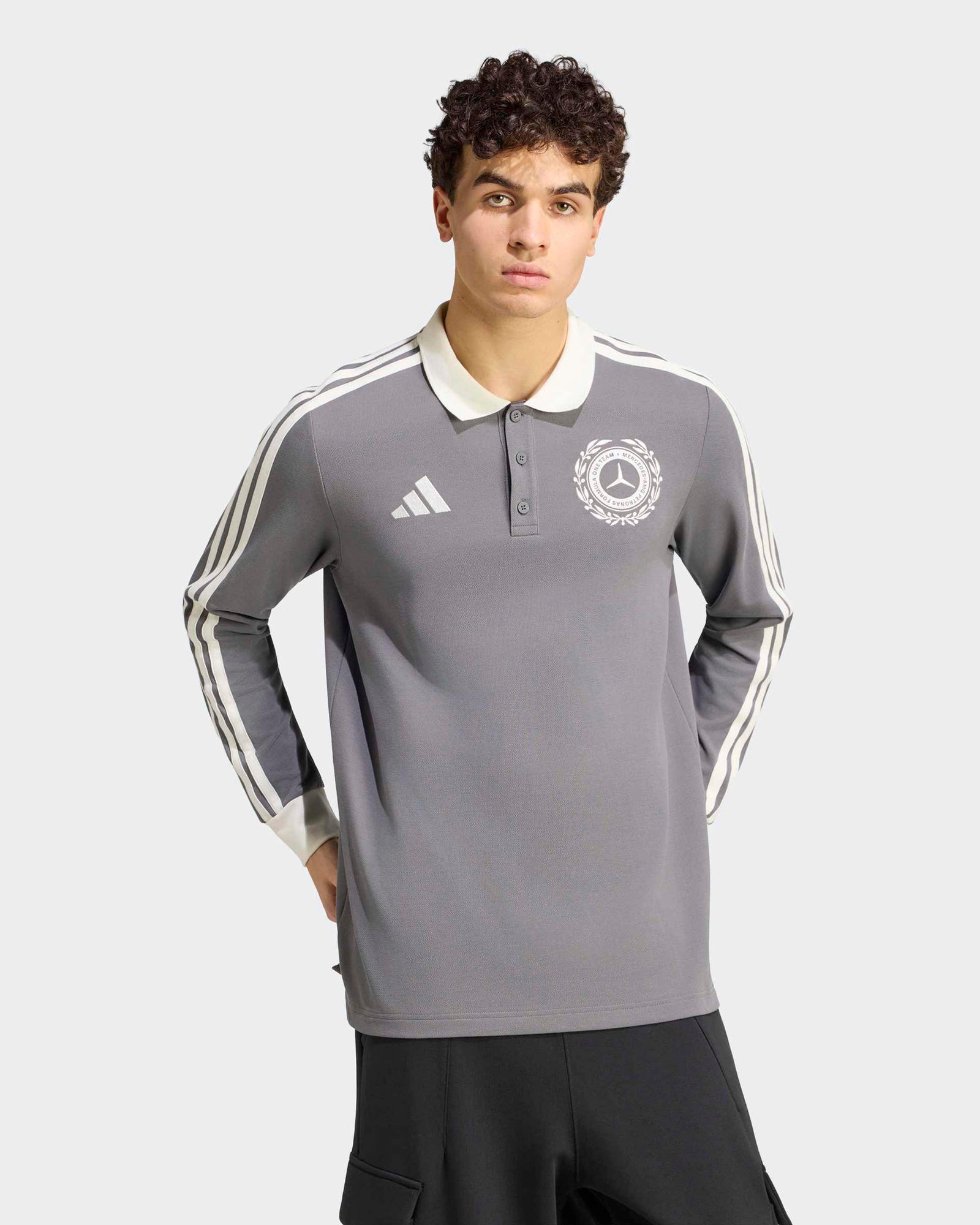 This model is 6'2'' and wears size M