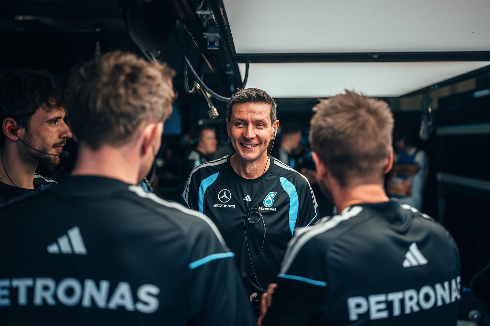 Size Guide | Official Mercedes-AMG F1 Store