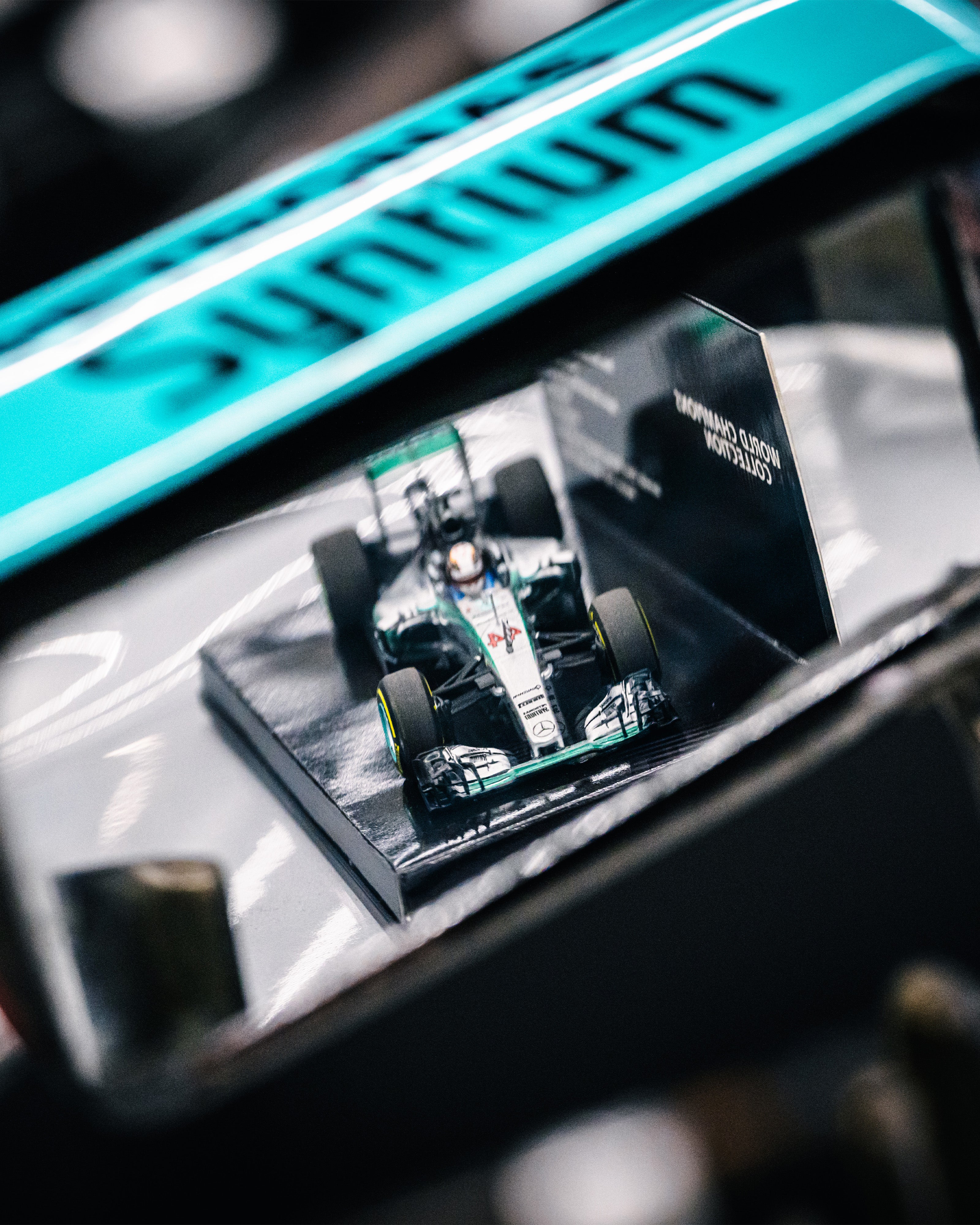 W06 - 2015 Formula One World Champion - #44 L. Hamilton 1:43