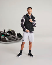 THE MODEL IS 6'1'' AND WEARS SIZE M
